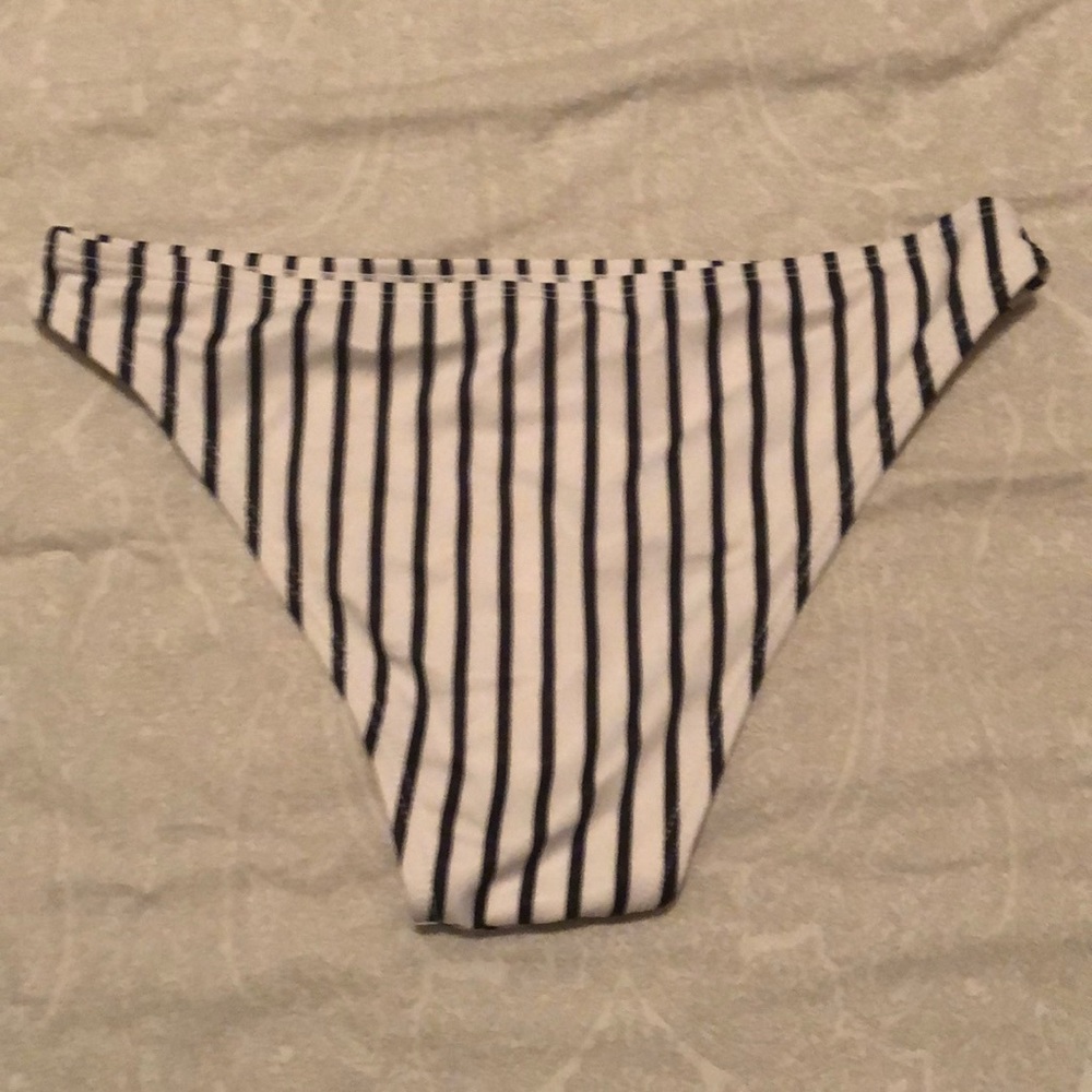Bikini Set - Picture 5 of 5